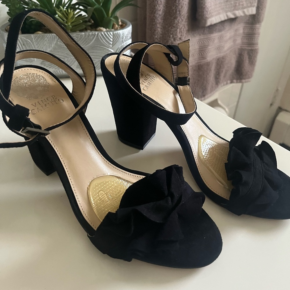 Vince Camuto Women's VINTA Heeled Sandal Black || Size: 9M